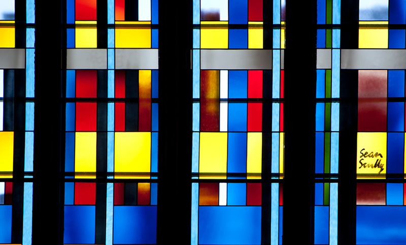 Obertura del nou vitrall N-IV de la Catedral de Girona